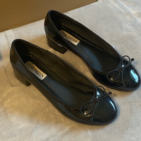 Steve Madden Patent Flats, size 7.5, colour Black - Picture 1 of 4